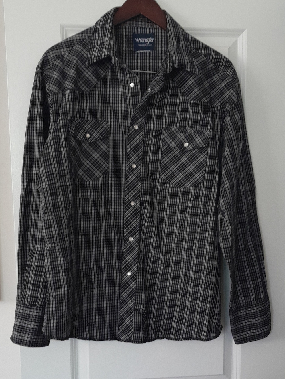 Wrangler Black and Gray Plaid Button-Down Shirt